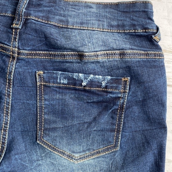 Suko Mid Rise Skinny Jeans Medium Wash Slightly Faded and Distressed - Picture 10 of 16